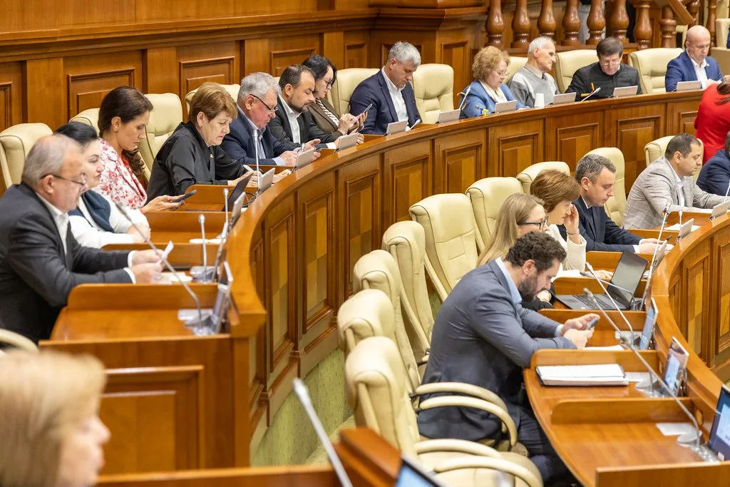 „Respect Moldova” condamnă refuzul PAS de a crea o comisie de anchetă privind eliberarea deținuților periculoși