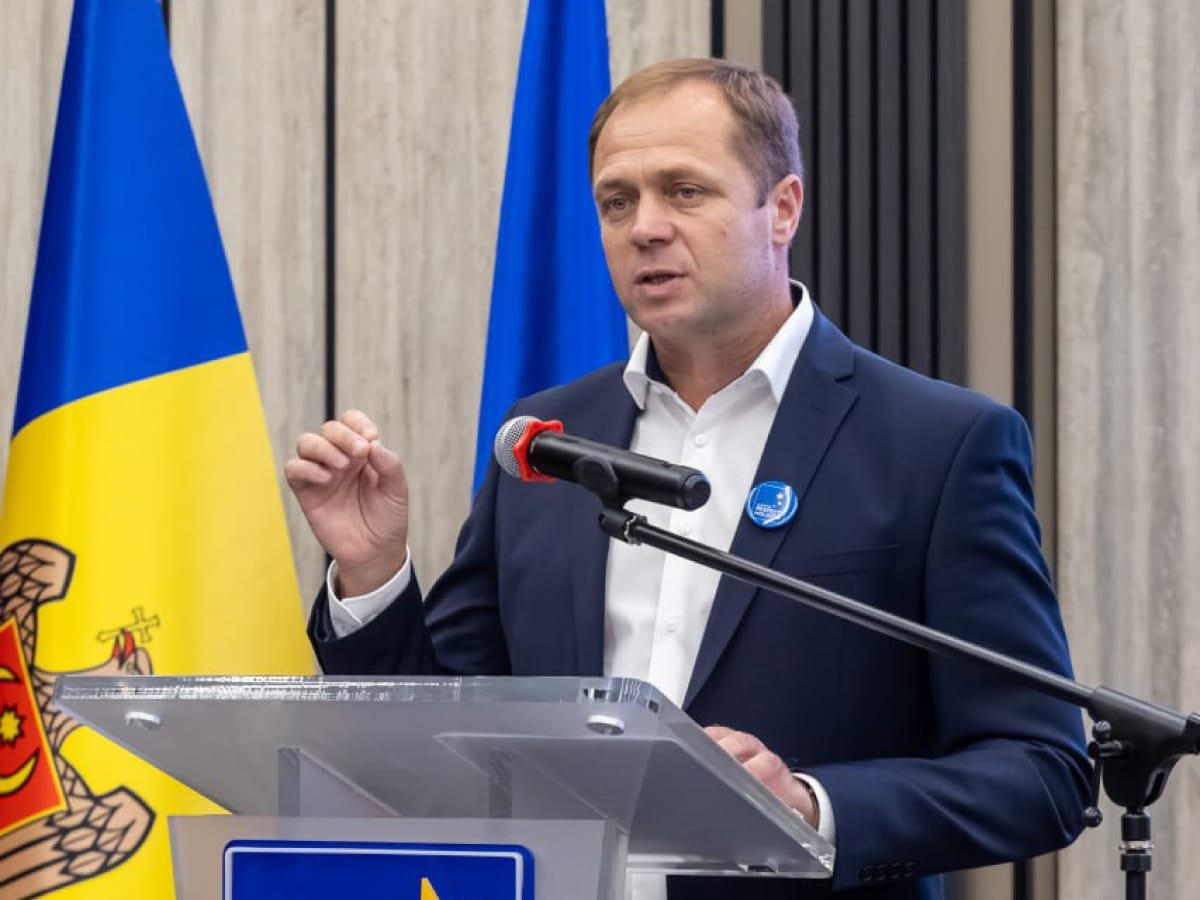 Radu Burduja: Ministrul PAS al Apărării nu poate proteja Armata Națională nici de ploșnițe, darămite de un război