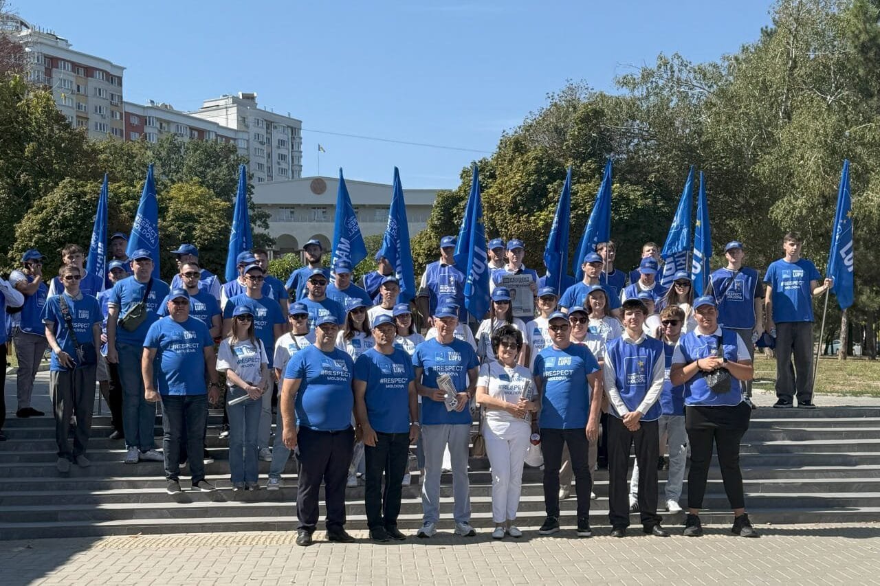 Marș pentru Respect Moldova: Candidații pentru funcția de deputat au mărșăluit pe străzile Capitalei